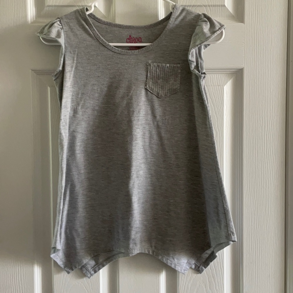 Sharkbite flowy ruffled sleeve w/ sequin pocket